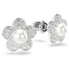 Kolczyki na sztyfcie Ariana Grande X Swarovski – kryształowa perła, szlif okrągły, motyw kwiatowy, białe, pokryte rodem Kolczyki na sztyfcie Ariana Grande X Swarovski – kryształowa perła, szlif okrągły, motyw kwiatowy, białe, pokryte rodem