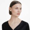 Kolczyki na sztyfcie „Eternity Halo” z diamentami wyhodowanymi w laboratorium, o łącznej masie 2 Ct, okrągłe, z 14-karatowego białego złota Kolczyki na sztyfcie „Eternity Halo” z diamentami wyhodowanymi w laboratorium, o łącznej masie 2 Ct, okrągłe, z 14-karatowego białego złota