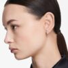 Kolczyki typu ear cuff „Galaxy” z diamentami wyhodowanymi w laboratorium o łącznej masie 1,25 karata, o różnych kształtach, z 14-karatowego białego złota Kolczyki typu ear cuff „Galaxy” z diamentami wyhodowanymi w laboratorium o łącznej masie 1,25 karata, o różnych kształtach, z 14-karatowego białego złota