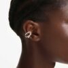 Kolczyki typu „ear cuff” Hyperbola z różnymi szlifami, białe, wykończenie z mieszanych metali Kolczyki typu „ear cuff” Hyperbola z różnymi szlifami, białe, wykończenie z mieszanych metali