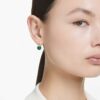 Kolczyki wiszące Bella V z kryształami o szlifie okrągłym, zielone, pozłacane Kolczyki wiszące Bella V z kryształami o szlifie okrągłym, zielone, pozłacane