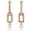 Kolczyki wiszące Constella z kryształową perłą, szlif okrągły, białe, pokryte powłoką w odcieniu różowego złota Kolczyki wiszące Constella z kryształową perłą, szlif okrągły, białe, pokryte powłoką w odcieniu różowego złota