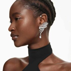 Kolekcja Vienna – kolczyki typu ear cuff z motywem piór, duże, białe, pokryte rutenem