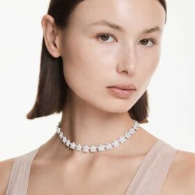 Naszyjnik Ariana Grande X Swarovski – okrągły szlif, kwiat, biały, pokryty rodem Naszyjnik Ariana Grande X Swarovski – okrągły szlif, kwiat, biały, pokryty rodem
