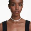 Naszyjnik typu choker Ariana Grande X Swarovski z różnymi szlifami, kryształowymi perłami, sercem, biały, pokryty rodem Naszyjnik typu choker Ariana Grande X Swarovski z różnymi szlifami, kryształowymi perłami, sercem, biały, pokryty rodem
