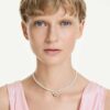 Naszyjnik typu choker Idyllia z kryształowymi perełkami, mieszane szlify, motyw pszczółki, biały, pozłacany