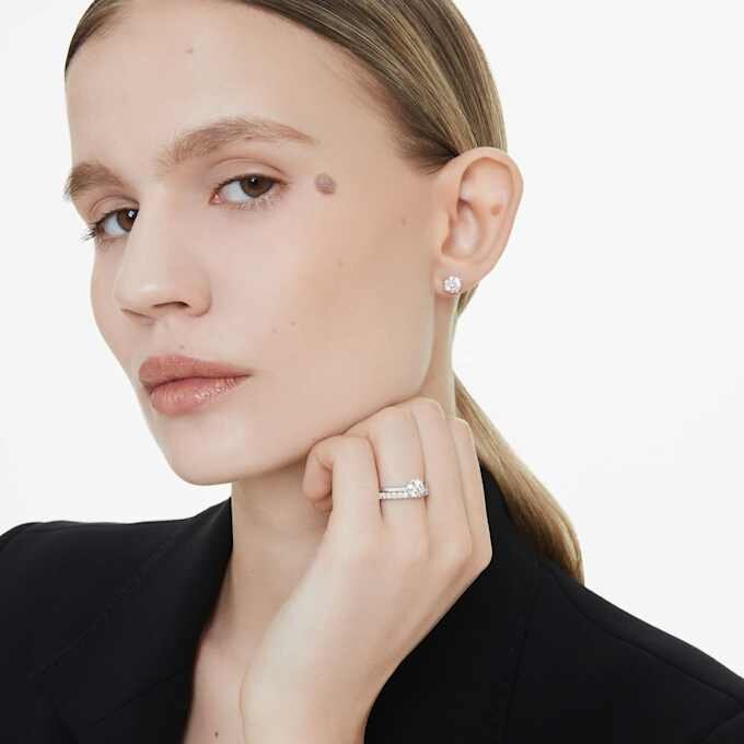 Pierścionek Eternity z diamentami wyhodowanymi w laboratorium o łącznej masie 1 karata, okrągłe, 14-karatowe białe złoto Pierścionek Eternity z diamentami wyhodowanymi w laboratorium o łącznej masie 1 karata, okrągłe, 14-karatowe białe złoto