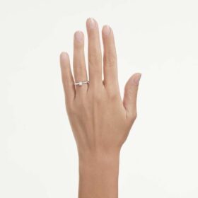 Pierścionek z brylantem „Eternity Solitaire” – diamenty wyhodowane w laboratorium o łącznej masie 0,25 karata, okrągłe, srebro próby 925 Pierścionek z brylantem „Eternity Solitaire” – diamenty wyhodowane w laboratorium o łącznej masie 0,25 karata, okrągłe, srebro próby 925