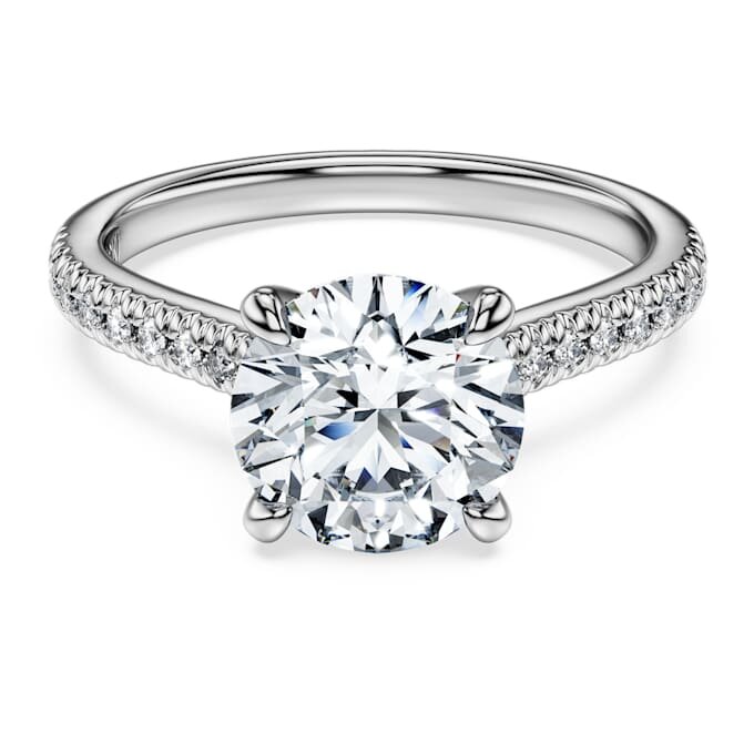 Pierścionek z brylantem typu „Eternity Solitaire” z diamentami wyhodowanymi w laboratorium o łącznej masie 2,2 karata, o okrągłym szlifie, z 14-karatowego białego złota Pierścionek z brylantem typu „Eternity Solitaire” z diamentami wyhodowanymi w laboratorium o łącznej masie 2,2 karata, o okrągłym szlifie, z 14-karatowego białego złota