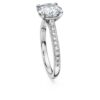 Pierścionek z brylantem typu „Eternity Solitaire” z diamentami wyhodowanymi w laboratorium o łącznej masie 2,2 karata, o okrągłym szlifie, z 14-karatowego białego złota Pierścionek z brylantem typu „Eternity Solitaire” z diamentami wyhodowanymi w laboratorium o łącznej masie 2,2 karata, o okrągłym szlifie, z 14-karatowego białego złota