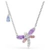 Wisiorek Ariana Grande X Swarovski z różnymi szlifami, w kształcie ważki, wielokolorowy, pokryty rodem Wisiorek Ariana Grande X Swarovski z różnymi szlifami, w kształcie ważki, wielokolorowy, pokryty rodem