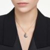 Wisiorek Sublima z kryształową perłą, księżycem, wielokolorowy, pokryty powłoką w kolorze różowego złota Wisiorek Sublima z kryształową perłą, księżycem, wielokolorowy, pokryty powłoką w kolorze różowego złota