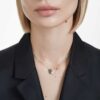 Wisiorek w kształcie łabędzia, czarny, wykończenie z mieszanych metali Wisiorek w kształcie łabędzia, czarny, wykończenie z mieszanych metali