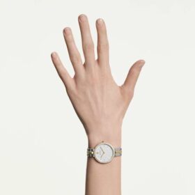 Zegarek Cosmopolitan Swiss Made, metalowa bransoletka, srebrny odcień, wykończenie z mieszanych metali