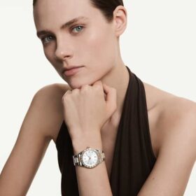 Zegarek Matrix Date Swiss Made, metalowa bransoletka, w odcieniu różowego złota, wykończenie z mieszanych metali